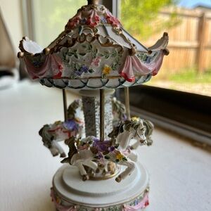 Classic horse musical from San Francisco music box Company hand painted